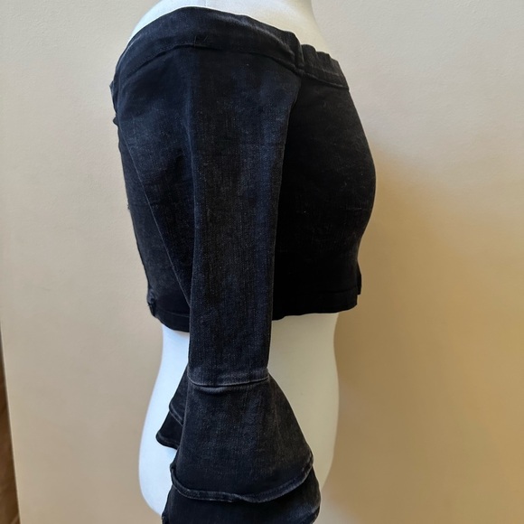 NWOT Zara Ruffle Off Shoulder Denim Crop Top SIZE S Bell Sleeve Black Acid Wash - Picture 3 of 6